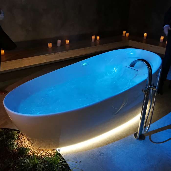 TOTO NEOREST Ванна из минерального литья 220X105 гидромассажная